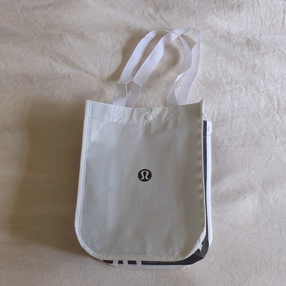 Lululemon bag